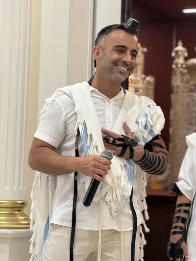 צילום עלייה לתורה ובר מצווה - הנחת תפילין ושירה